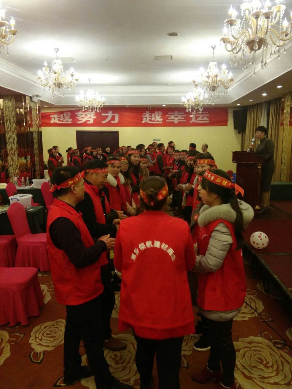 熱烈祝賀亮閣門窗湘鄉專賣店盛大開業，簽單刷爆現場！讓你三生三世不后悔！
