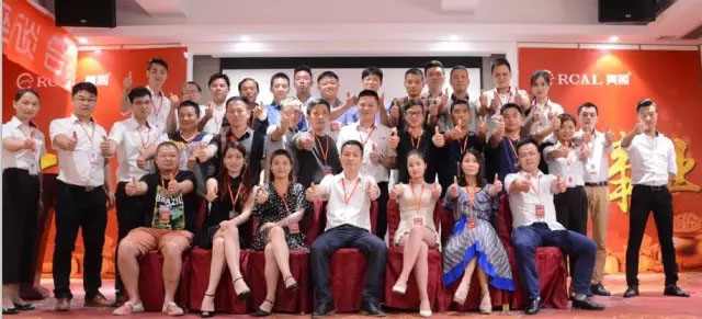 亮閣門窗7月6日超級(jí)俱樂部座談會(huì)，熱烈歡迎全國各地經(jīng)銷商家人們回家！