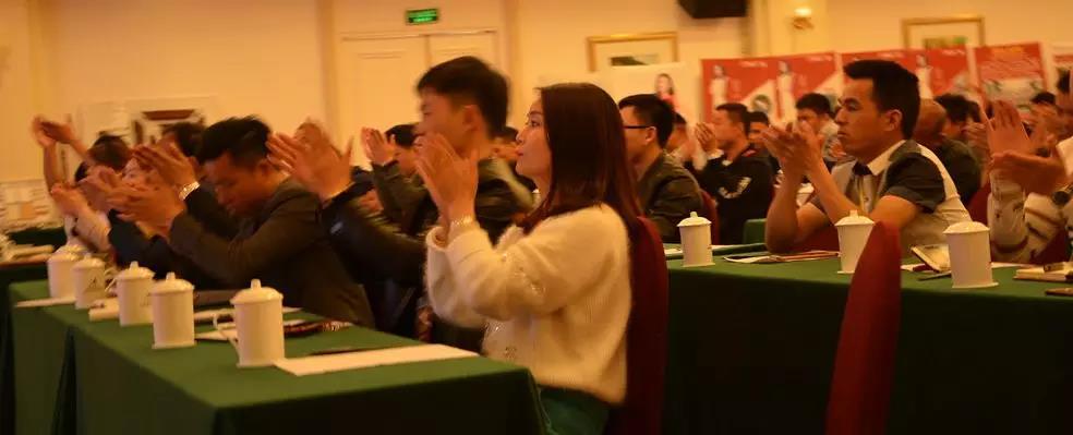 聚勢(shì)奮進(jìn)，共創(chuàng)新時(shí)代｜熱烈祝賀亮閣門窗2018財(cái)富峰會(huì)圓滿結(jié)束！
