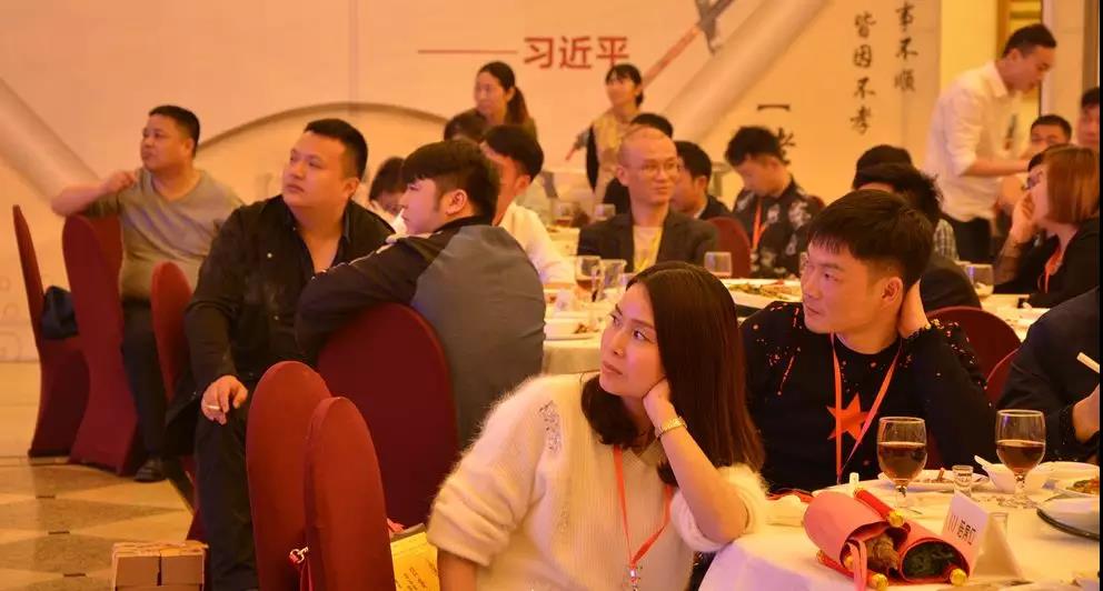聚勢(shì)奮進(jìn)，共創(chuàng)新時(shí)代｜熱烈祝賀亮閣門窗2018財(cái)富峰會(huì)圓滿結(jié)束！