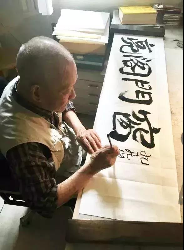 習總書記高度贊揚與肯定藝術家周令釗老先生