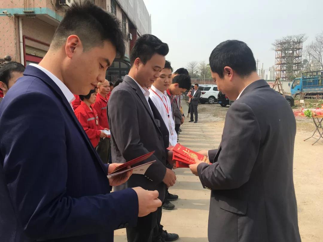 鞭炮聲聲賀新年！亮閣門窗祝大家開工大吉，財源廣進！